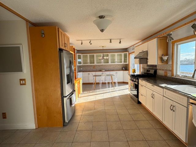 123 Seneca Drive, Groton, CT 06340