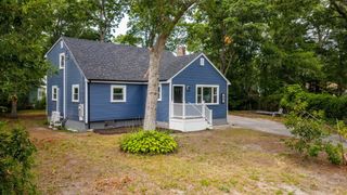 12 Chippewa Dr, Wareham, MA 02632