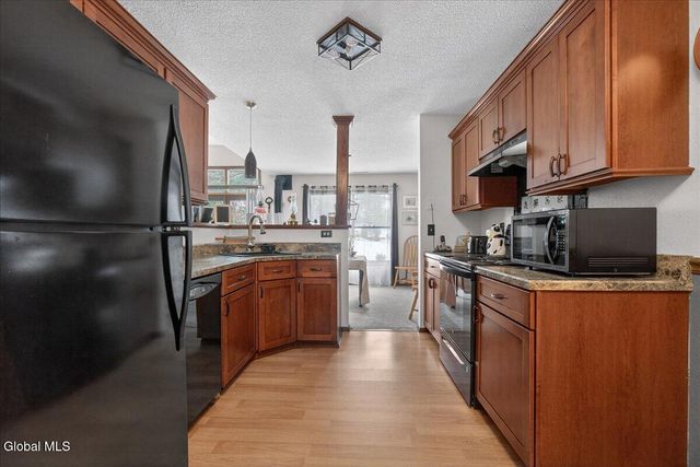 38 Stoney Creek Drive, Clifton Park, NY 12065