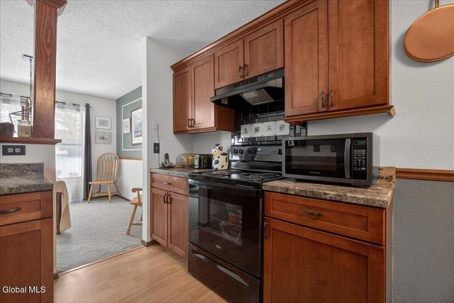 38 Stoney Creek Drive, Clifton Park, NY 12065