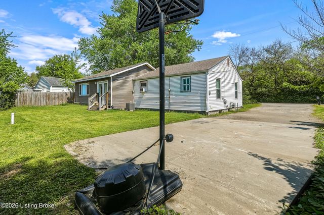 4110 Riedley Rd, Louisville, KY 40216