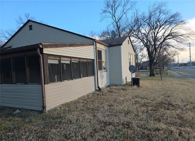4630 SW 9th Street, Topeka, KS 66606
