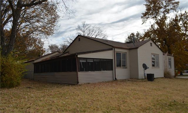 4630 SW 9th Street, Topeka, KS 66606