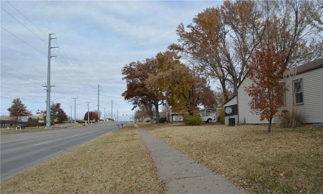 4630 SW 9th Street, Topeka, KS 66606