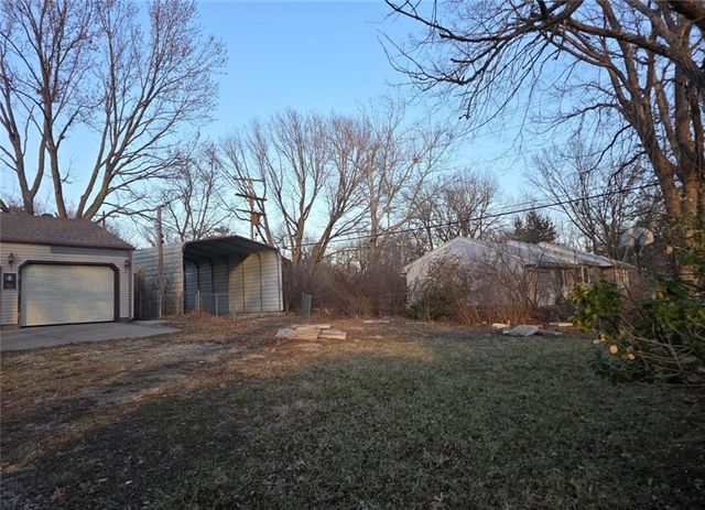 4630 SW 9th Street, Topeka, KS 66606