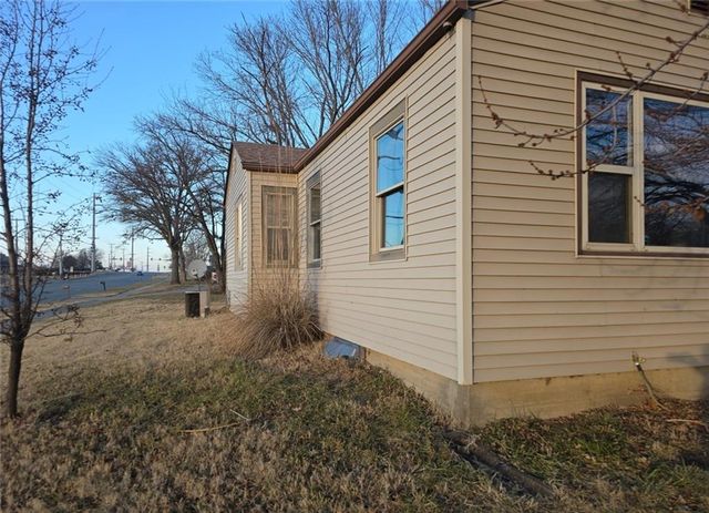 4630 SW 9th Street, Topeka, KS 66606