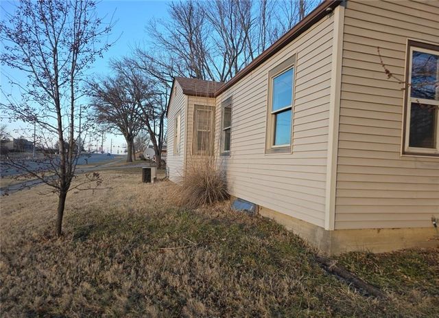 4630 SW 9th Street, Topeka, KS 66606