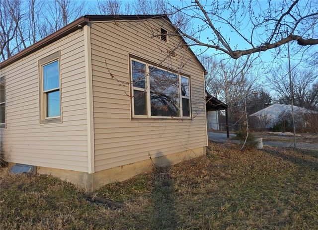 4630 SW 9th Street, Topeka, KS 66606