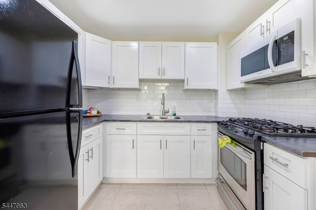 1083 Magnolia Ave, Elizabeth City, NJ 07201