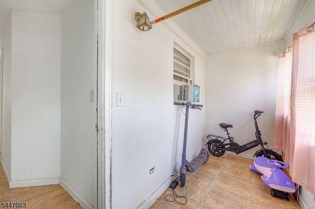 1083 Magnolia Ave, Elizabeth City, NJ 07201