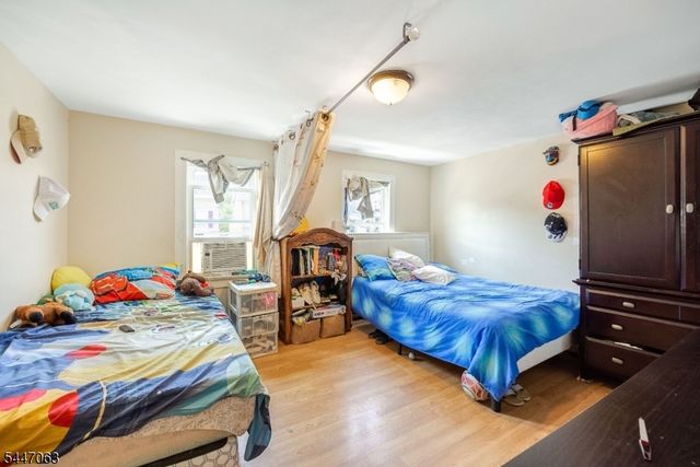 1083 Magnolia Ave, Elizabeth City, NJ 07201
