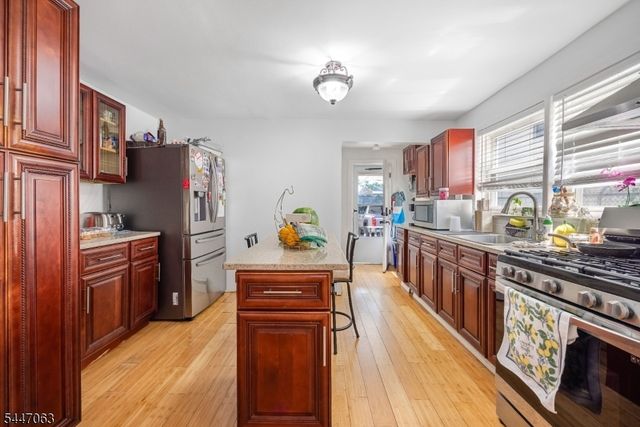 1083 Magnolia Ave, Elizabeth City, NJ 07201