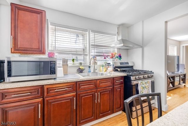 1083 Magnolia Ave, Elizabeth City, NJ 07201