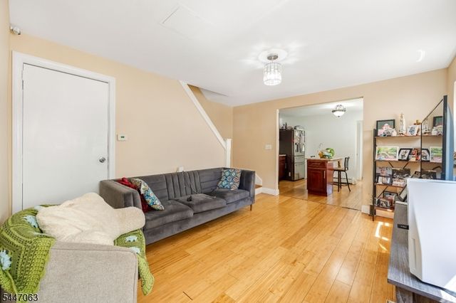 1083 Magnolia Ave, Elizabeth City, NJ 07201