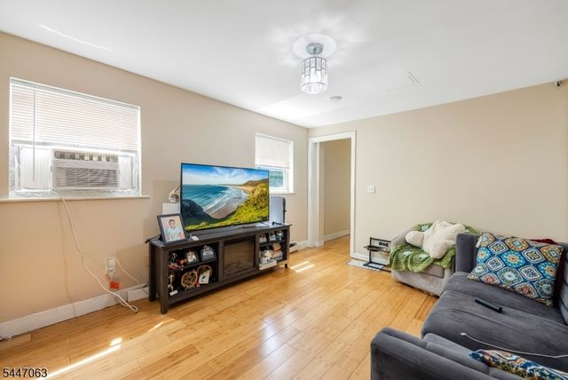 1083 Magnolia Ave, Elizabeth City, NJ 07201