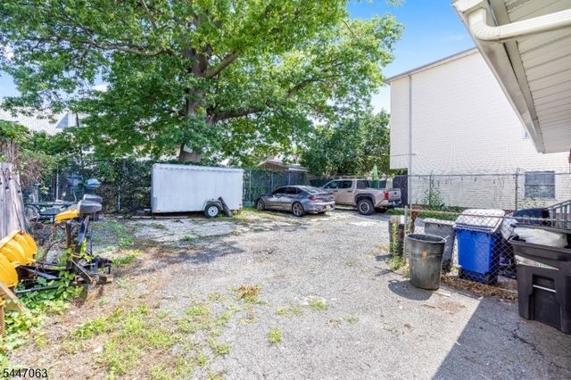 1083 Magnolia Ave, Elizabeth City, NJ 07201