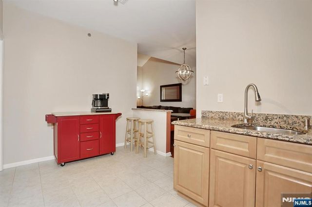 175 Rochelle Avenue 321, Rochelle Park, NJ 07662
