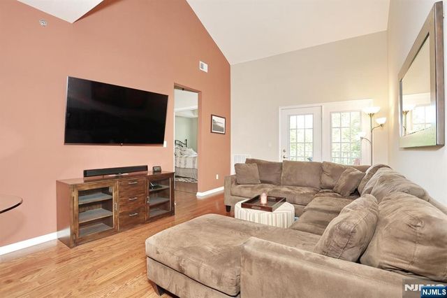 175 Rochelle Avenue 321, Rochelle Park, NJ 07662
