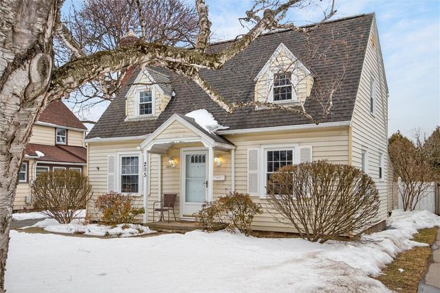 205 Thorncliffe Drive, Irondequoit, NY 14617