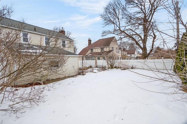 205 Thorncliffe Drive, Irondequoit, NY 14617