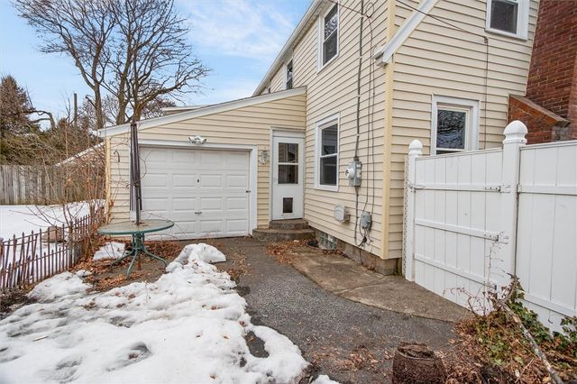 205 Thorncliffe Drive, Irondequoit, NY 14617