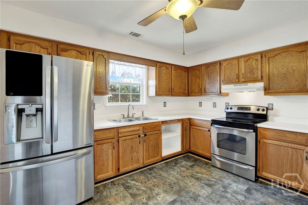 Image 10 of property listing at 403 7th Street, Tybee Island, GA 31328