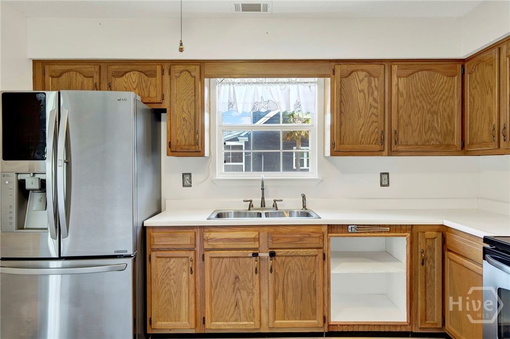 Image 11 of property listing at 403 7th Street, Tybee Island, GA 31328