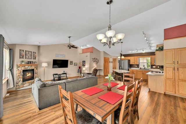 13800 W Prairie LANE, New Berlin, WI 53151