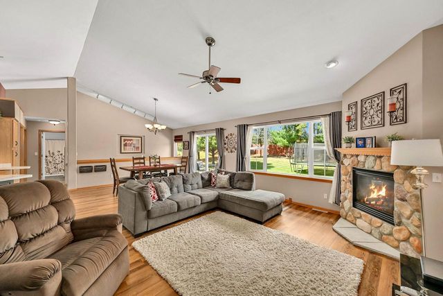 13800 W Prairie LANE, New Berlin, WI 53151