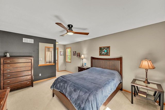 13800 W Prairie LANE, New Berlin, WI 53151