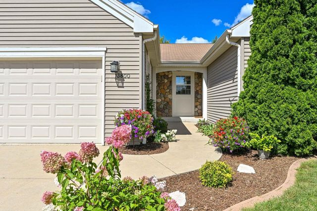 13800 W Prairie LANE, New Berlin, WI 53151