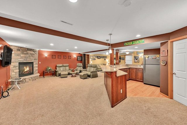 13800 W Prairie LANE, New Berlin, WI 53151