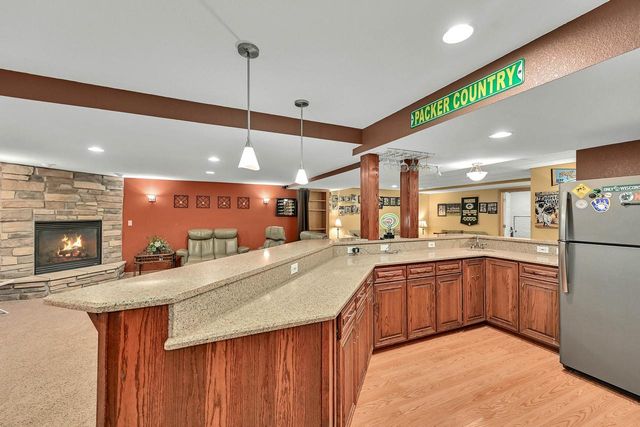 13800 W Prairie LANE, New Berlin, WI 53151