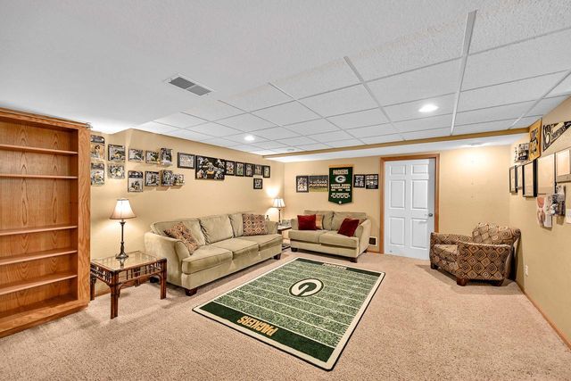 13800 W Prairie LANE, New Berlin, WI 53151