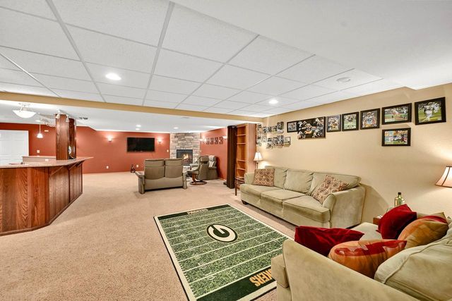 13800 W Prairie LANE, New Berlin, WI 53151