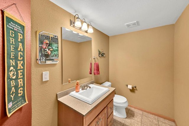 13800 W Prairie LANE, New Berlin, WI 53151