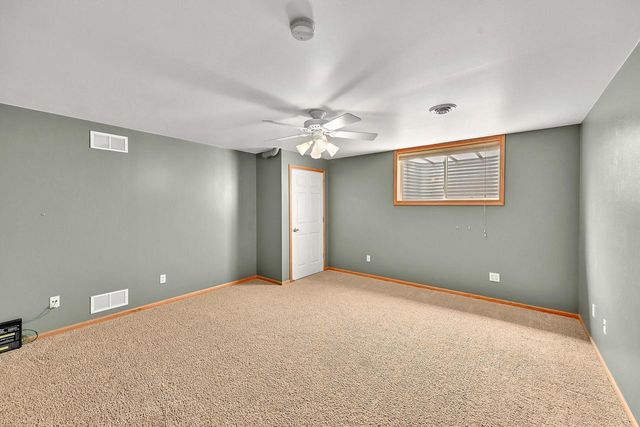 13800 W Prairie LANE, New Berlin, WI 53151