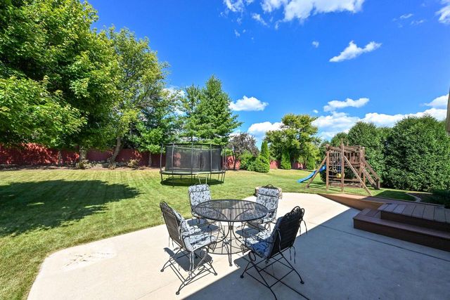 13800 W Prairie LANE, New Berlin, WI 53151