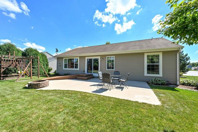 13800 W Prairie LANE, New Berlin, WI 53151