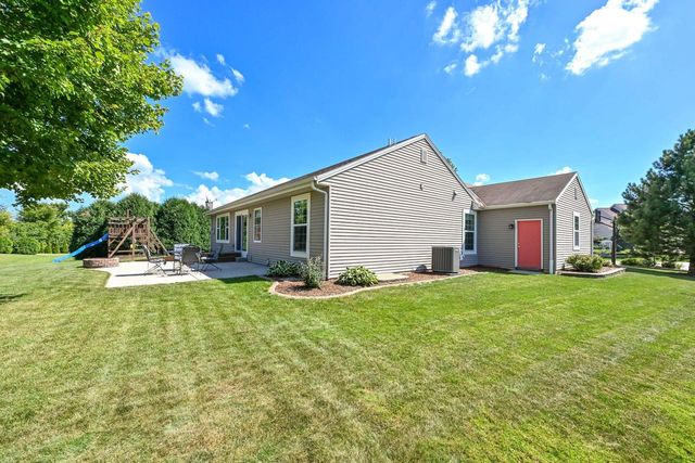 13800 W Prairie LANE, New Berlin, WI 53151
