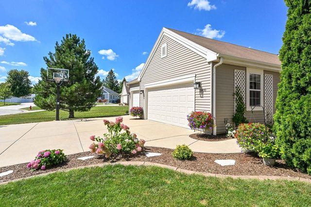 13800 W Prairie LANE, New Berlin, WI 53151