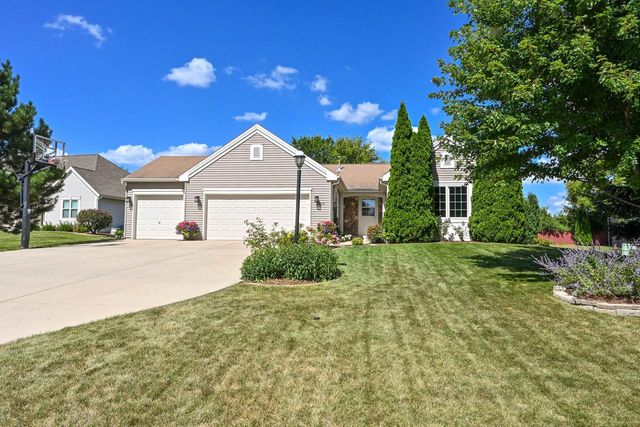 13800 W Prairie LANE, New Berlin, WI 53151