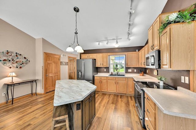 13800 W Prairie LANE, New Berlin, WI 53151