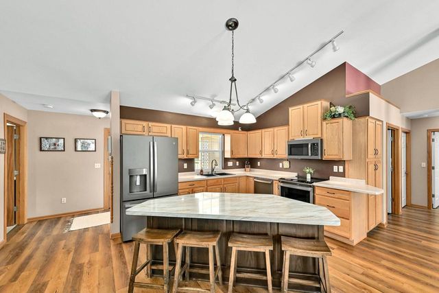 13800 W Prairie LANE, New Berlin, WI 53151