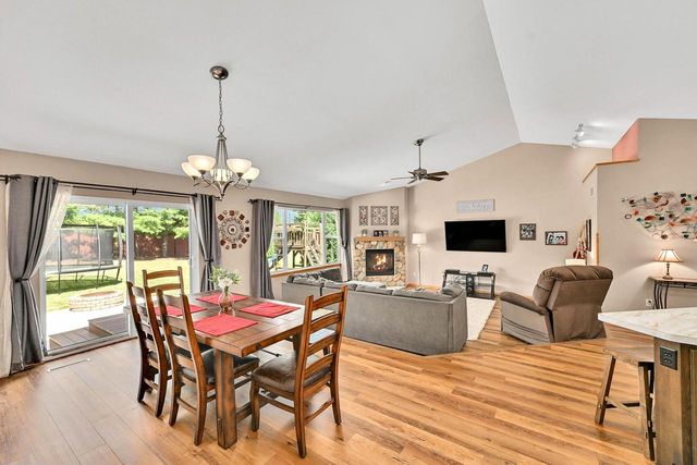 13800 W Prairie LANE, New Berlin, WI 53151