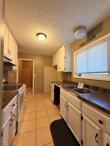 712 S Carrizo Springs Ave, Pueblo West, CO 81007