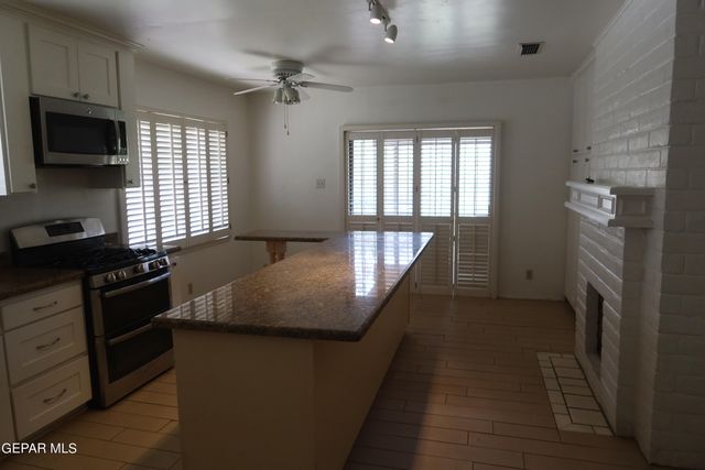 10601 PARK VIEW Circle, El Paso, TX 79935