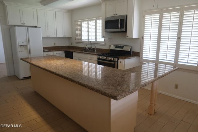 10601 PARK VIEW Circle, El Paso, TX 79935