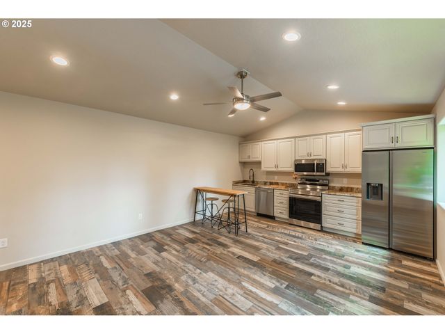 2143 Ash St, North Bend, OR 97459