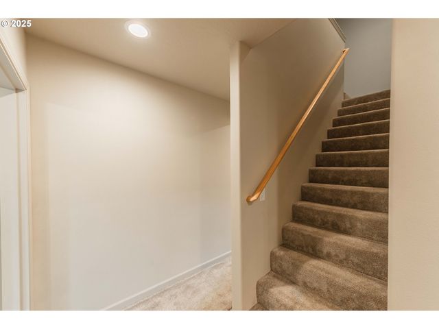 2143 Ash St, North Bend, OR 97459